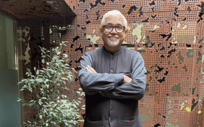 Amitav Ghosh: «Es demencial que el mundo avance en dirección opuesta en materia climática»