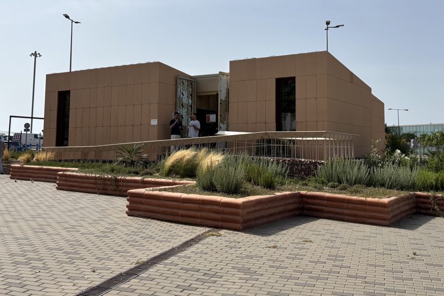 Un proyecto emplea barro y vegetación para refrigerar casas de manera sostenible