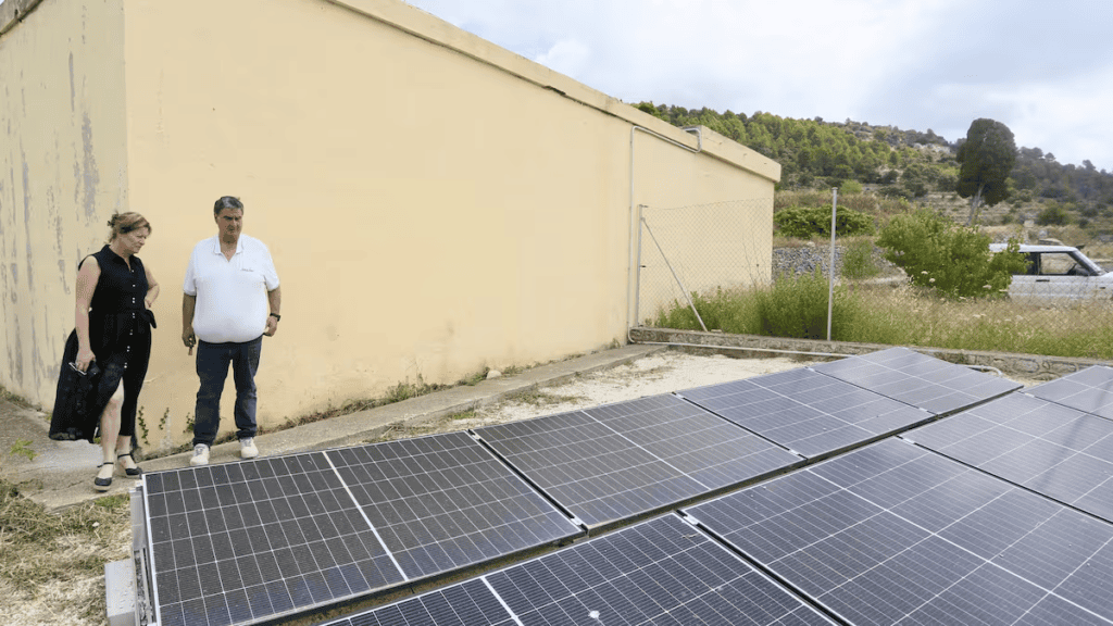 La Diputación de Alicante instala placas fotovoltaicas y mejora la eficiencia hidráulica en Benimassot